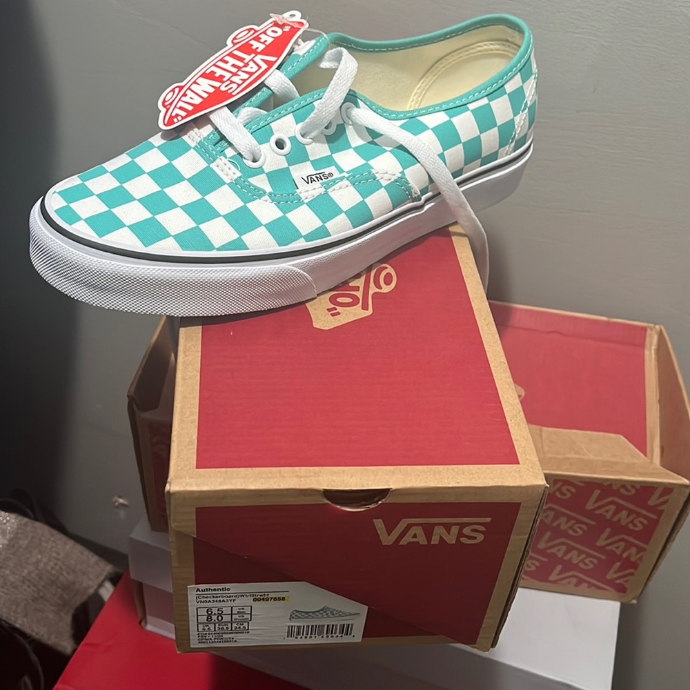 Brand new womens 8 turquoise vans